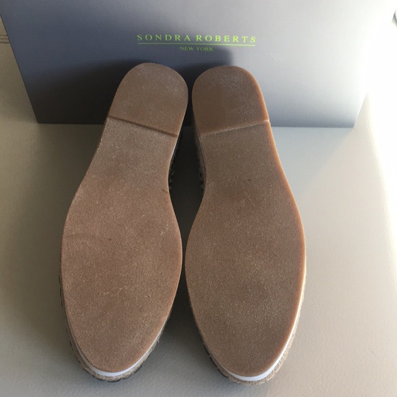 BNWT Sondra Roberts Ellie Multi Navy Wedge - Picture 5 of 8